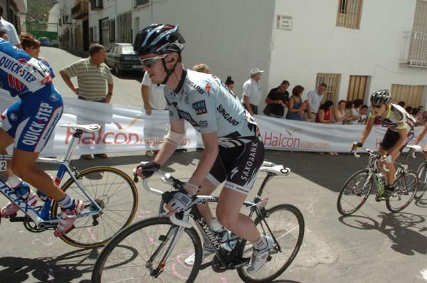 Nick Nuyens (Saxo Bank-Sungard) grinds towards the line.