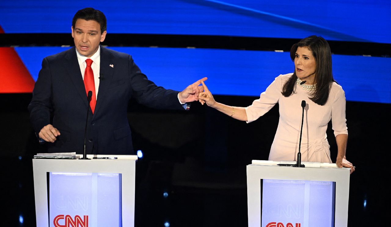 Presidential candidates Ron DeSantis and Nikki Haley at the fifth Republican primary debate at Iowa&#039;s Drake University.