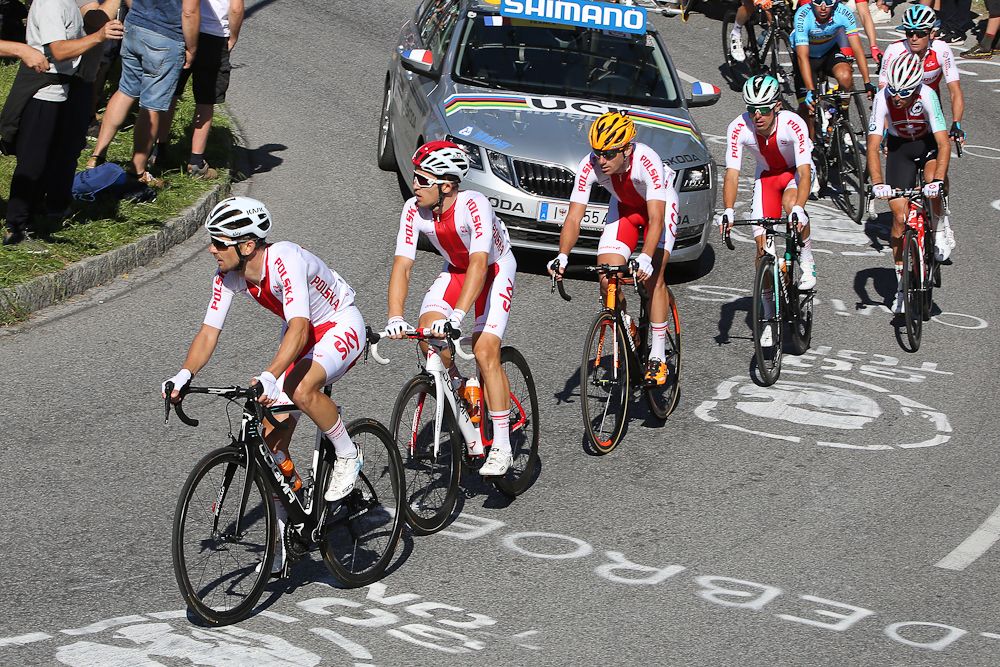 The Polish team chase during the elite men's road race
