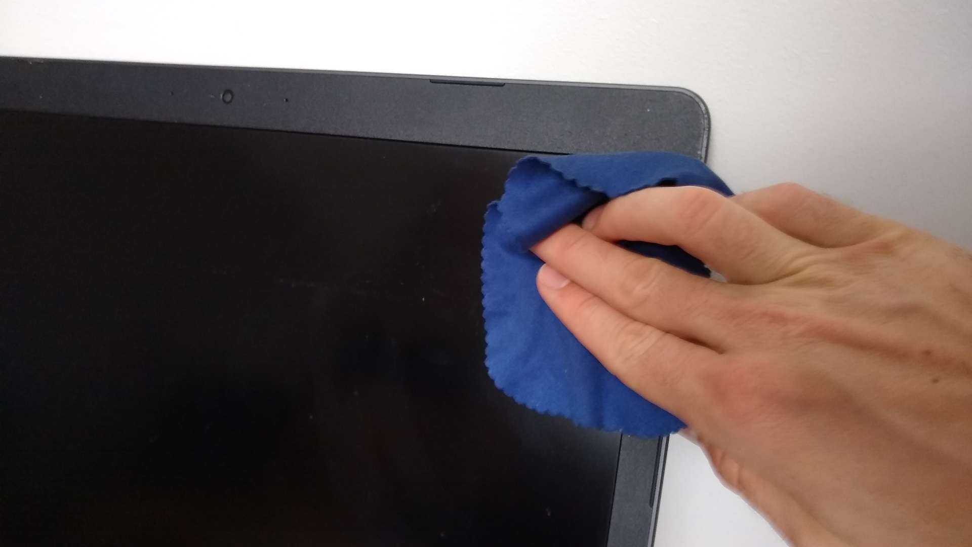 how to clean a lap top screen