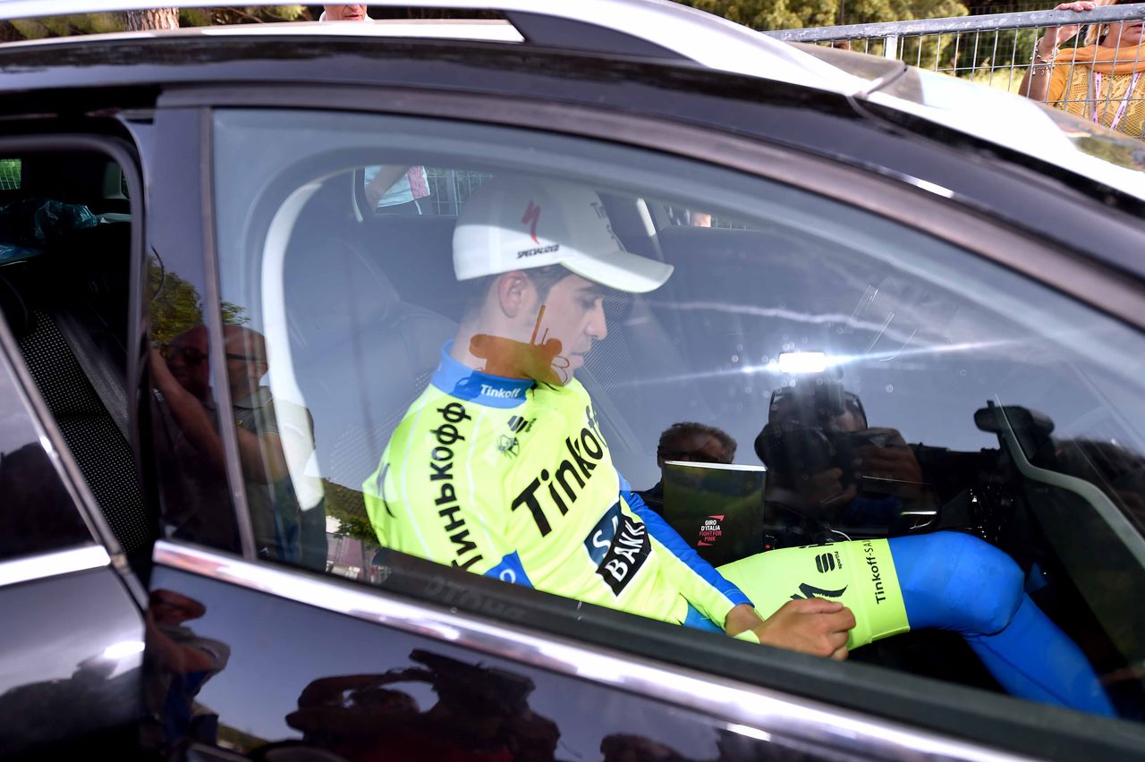 Alberto Contador (Tinkoff-Saxo) with ice on his knee after crashing on stage 6