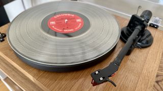 Gadhouse Duke turntable with wooden finish