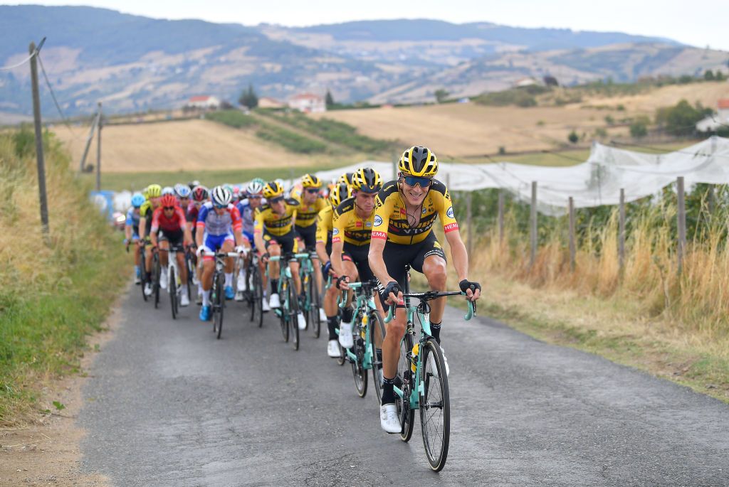 Jumbo-Visma control the peloton in the Dauphine stage 1