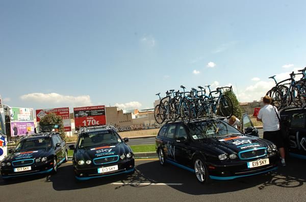 Team Sky prepares for the stage.