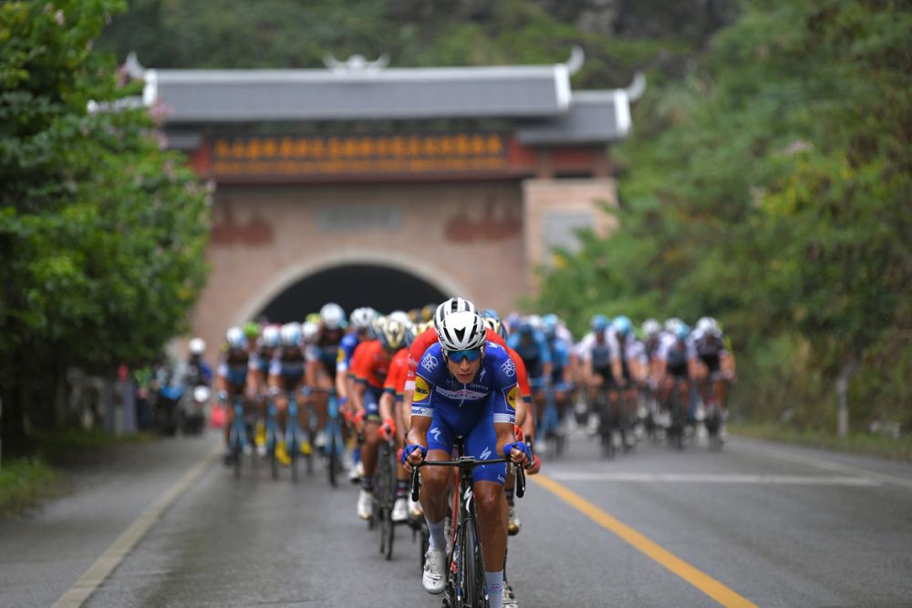 Davide Martinelli (Quick Step Floors) leads the chase