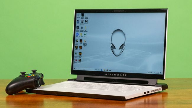 Alienware m15 R2 Review: Spartan Spaceship - Tom's Hardware | Tom's ...