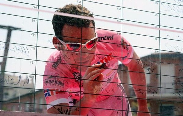Mark Cavendish signs in