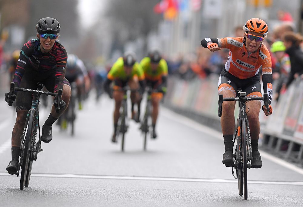 Amy Pieters beats Alexis Ryan at Ronde van Drenthe