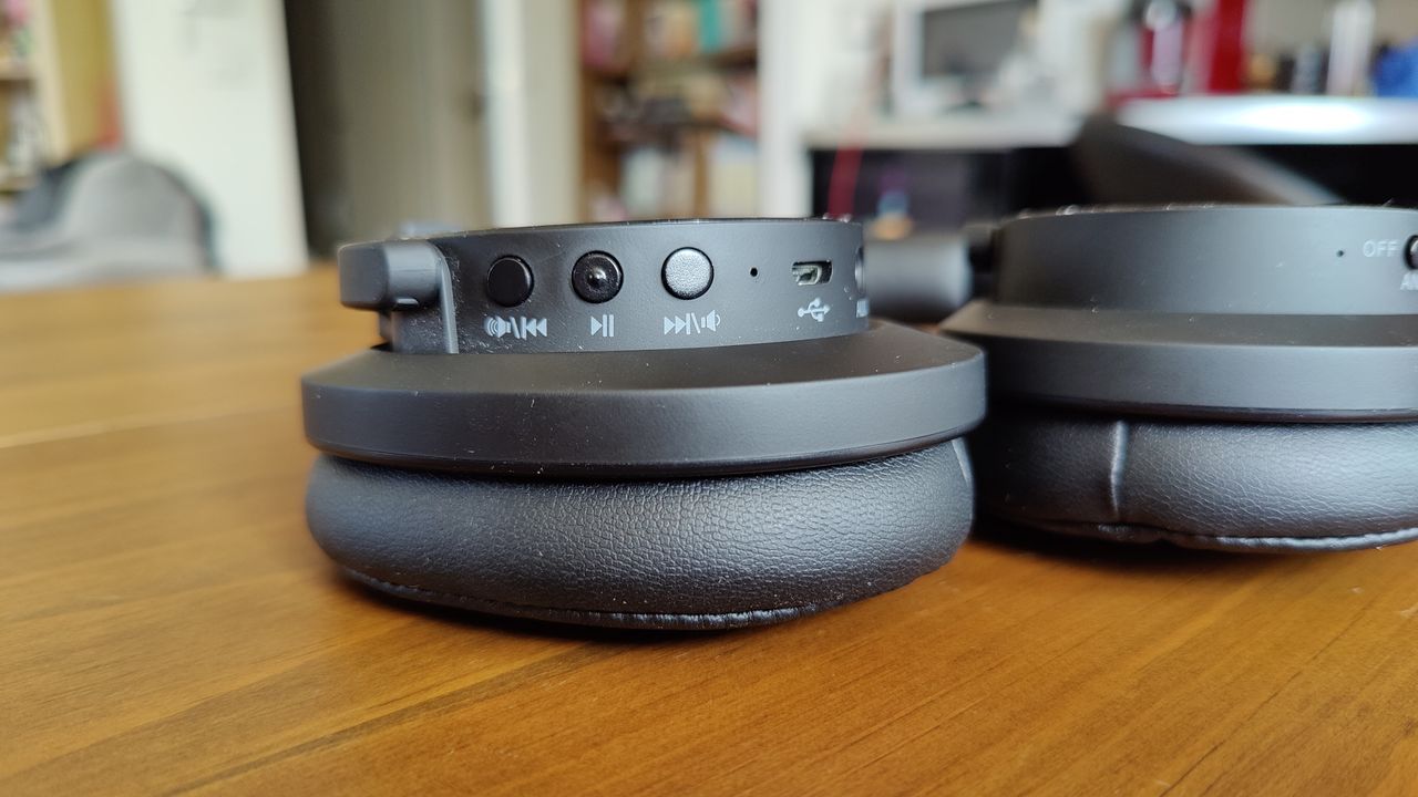 Treblab Z2 headphones