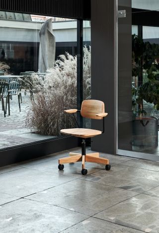 The limited-edition ‘Giroflex 150’ office chair