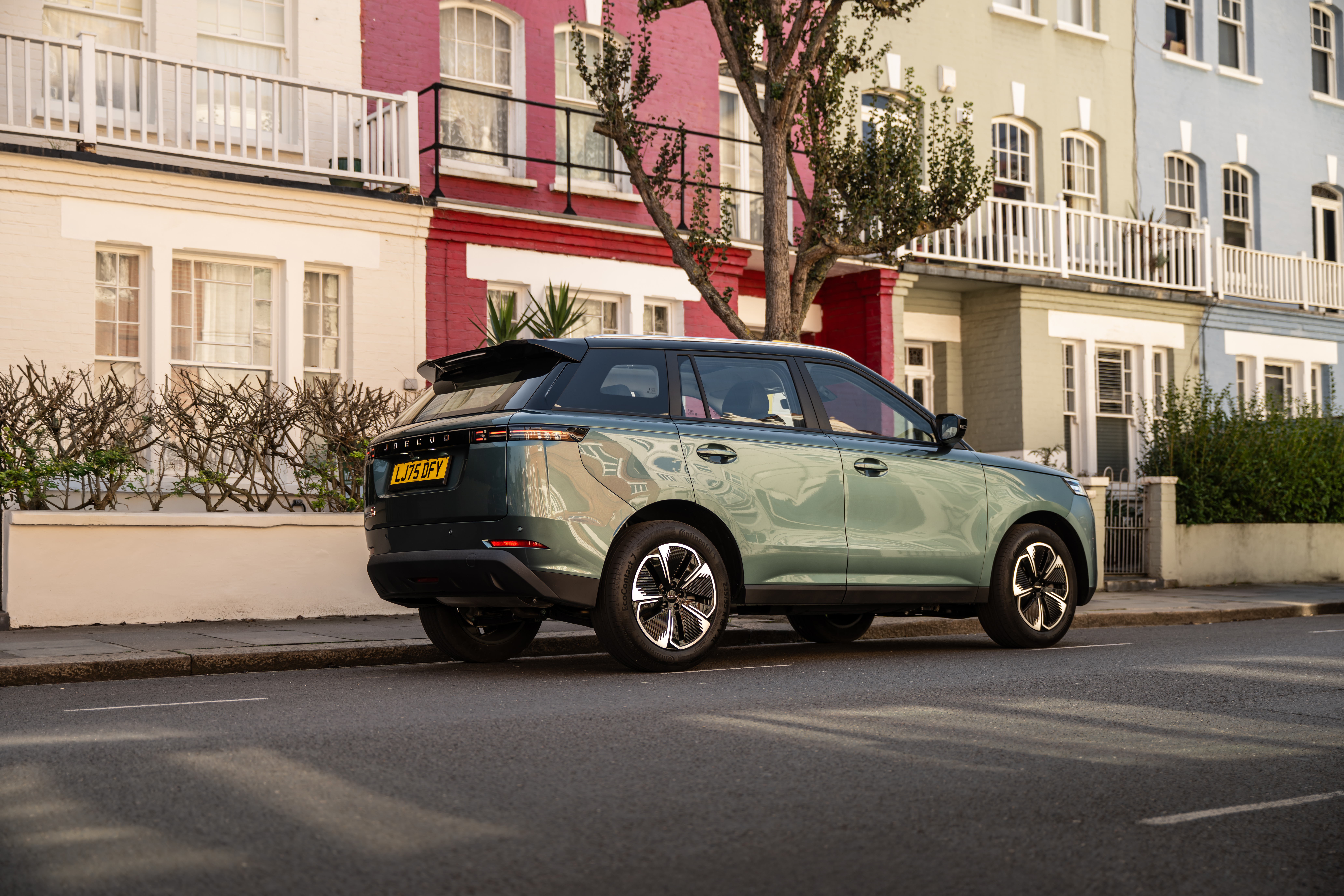 Images of the exterior of the Jaecoo 5, in various spots around London