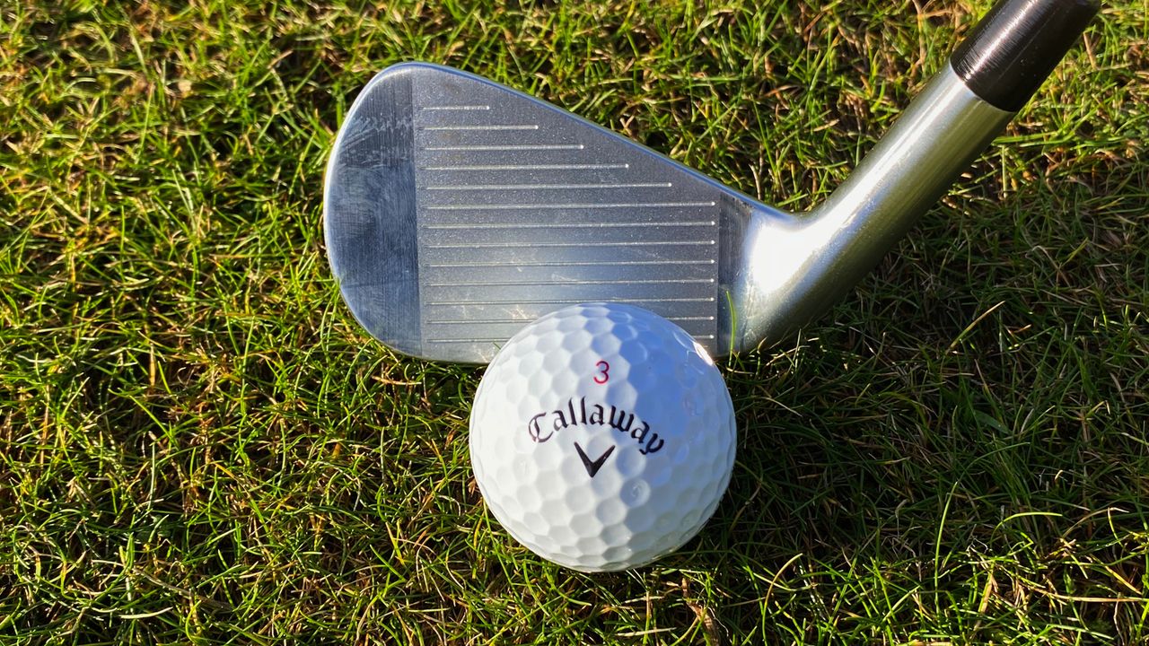 Will The Launch Of The Callaway Chrome Tour Golf Ball Knock The Titleist Pro V1 Off Its Throne?