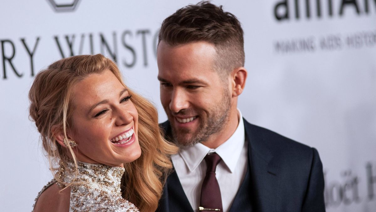 Ryan Reynolds Gushed About Blake Lively While Accepting an Award ...