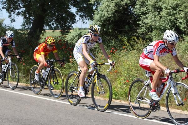 Judith Arndt (HTC - Columbia Women) bides her time in the bunch