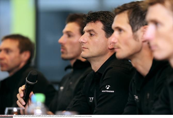 Jens Voigt, Fabian Cancellara, director Luca Guercilena and the Schleck brothers