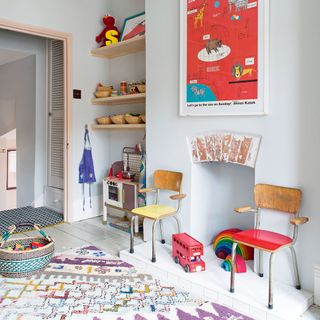 childrens room with light grey wall and patterned rug