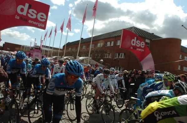 The riders roll out for the start of stage 3 of the 2012 Giro d'Italia