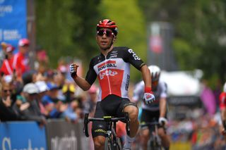 Caleb Ewan wins stage 2 in Stirling