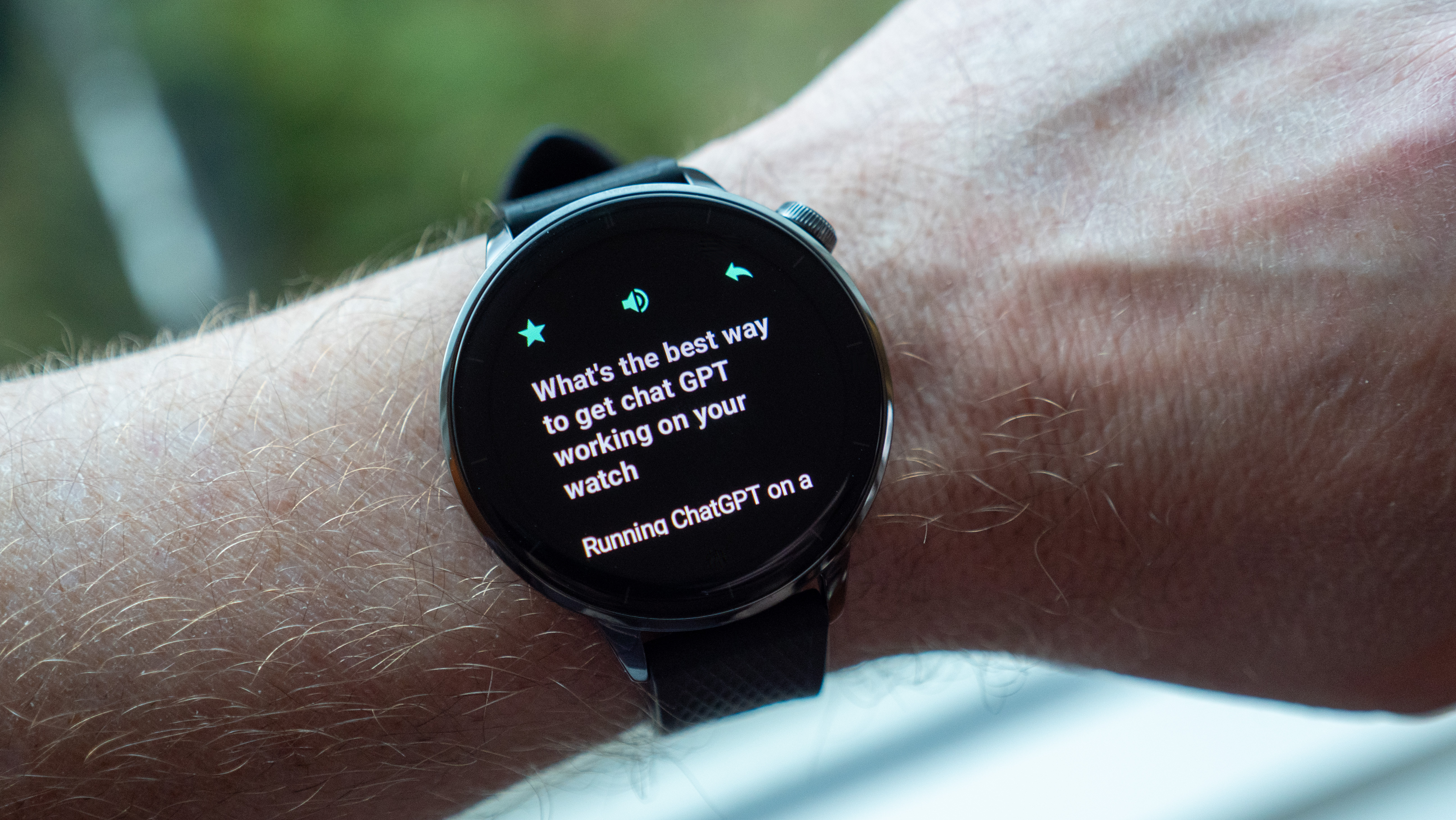 Asking a question on the WristAnswers app on a OnePlus Watch 3 43mm