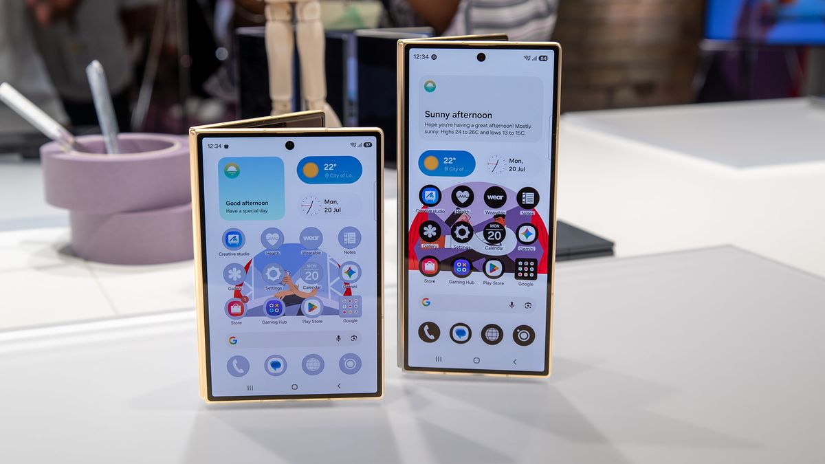 Comparing the Samsung Galaxy Z Fold 8 with the Z Fold 8 Ultra