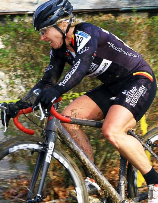 Winningest Woman in America, Laura Van Gilder (Van Dessel p/b Mellow Mushroom) still kicking butt-and gets a solid weekend of racing.