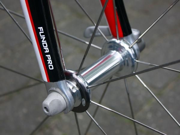 Zipp's latest 88 front hub features easily adjustable bearing preload.