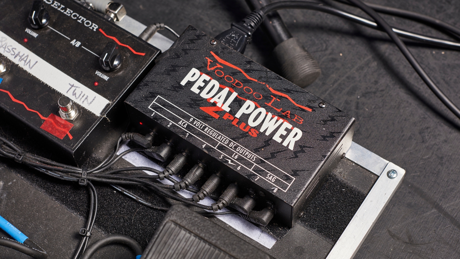 Fender Engine Room LVL8 Pedal Power Supply – Music Bros