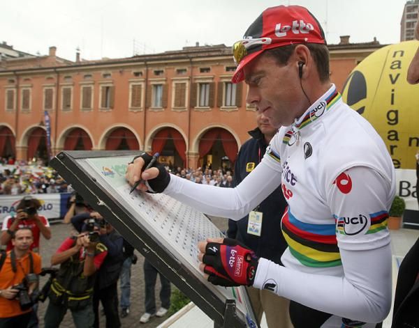 Cadel Evans (Silence-Lotto) races his second race since winning the World Championships.