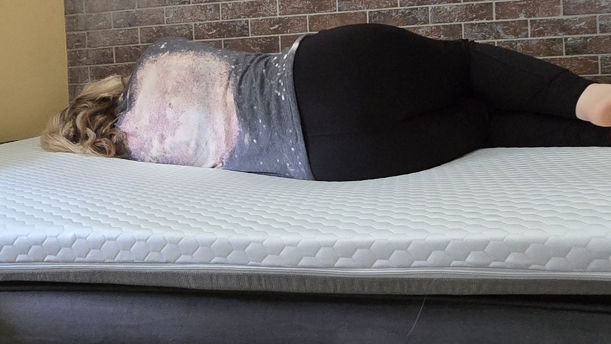 Sleep tester rests in position on the Helix ErgoAlign Mattress Topper.
