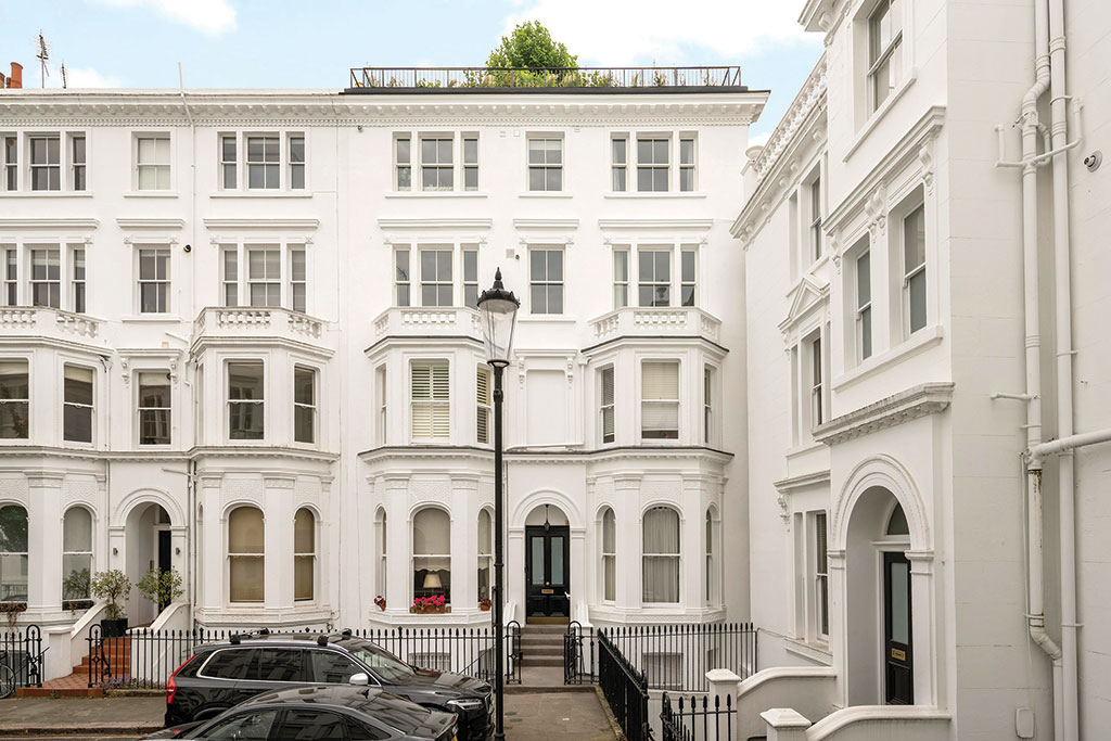 Property for sale: Strathmore Gardens, Kensington, London.