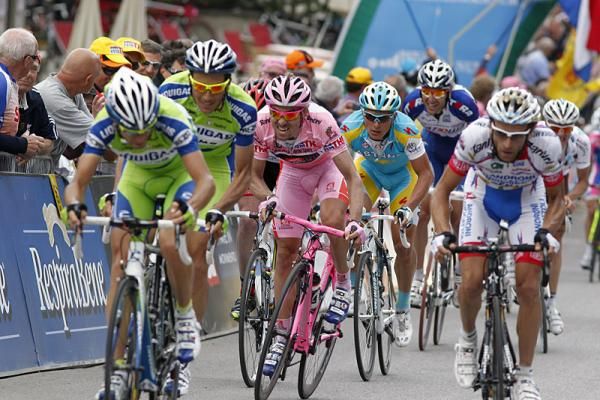 The group of GC favourites power to the finish line in Pejo Terme.