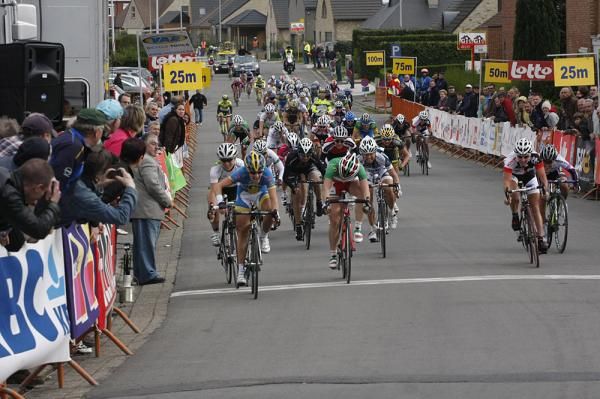 Emma Johansson pips Monia Baccaille on the line