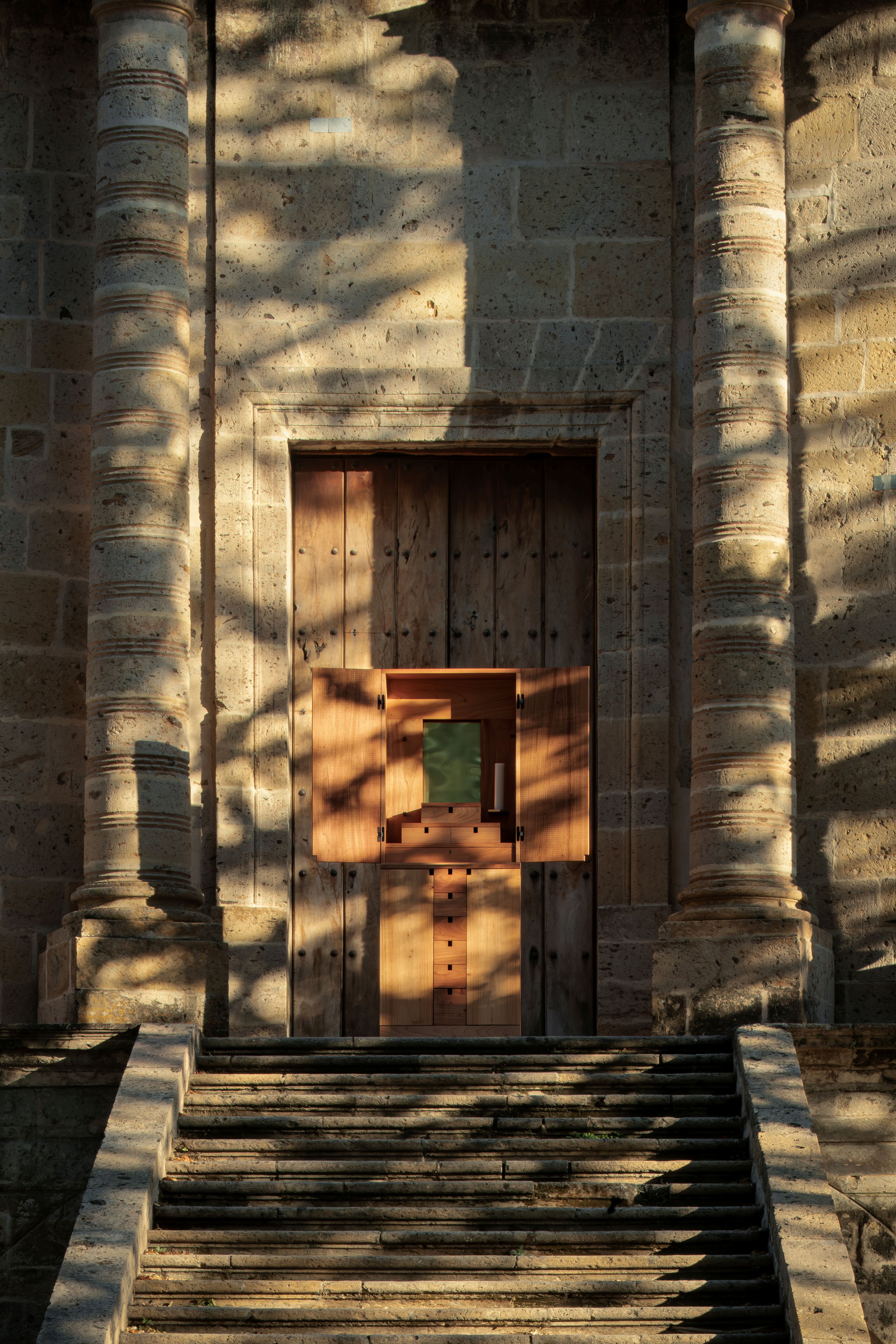 Altar Mueble Arquitect&amp;oacute;nico Exhibit