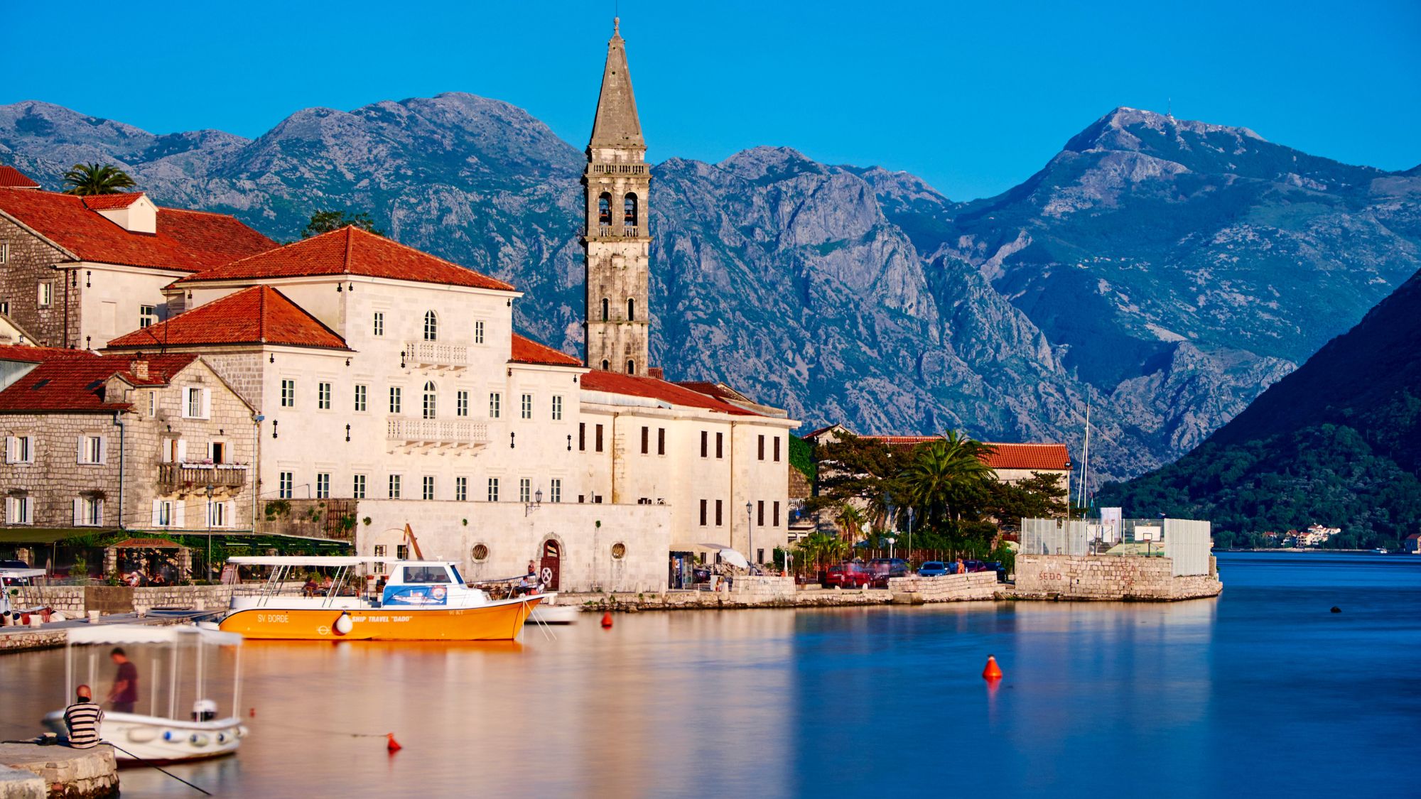  The beaches and mountains of Montenegro 