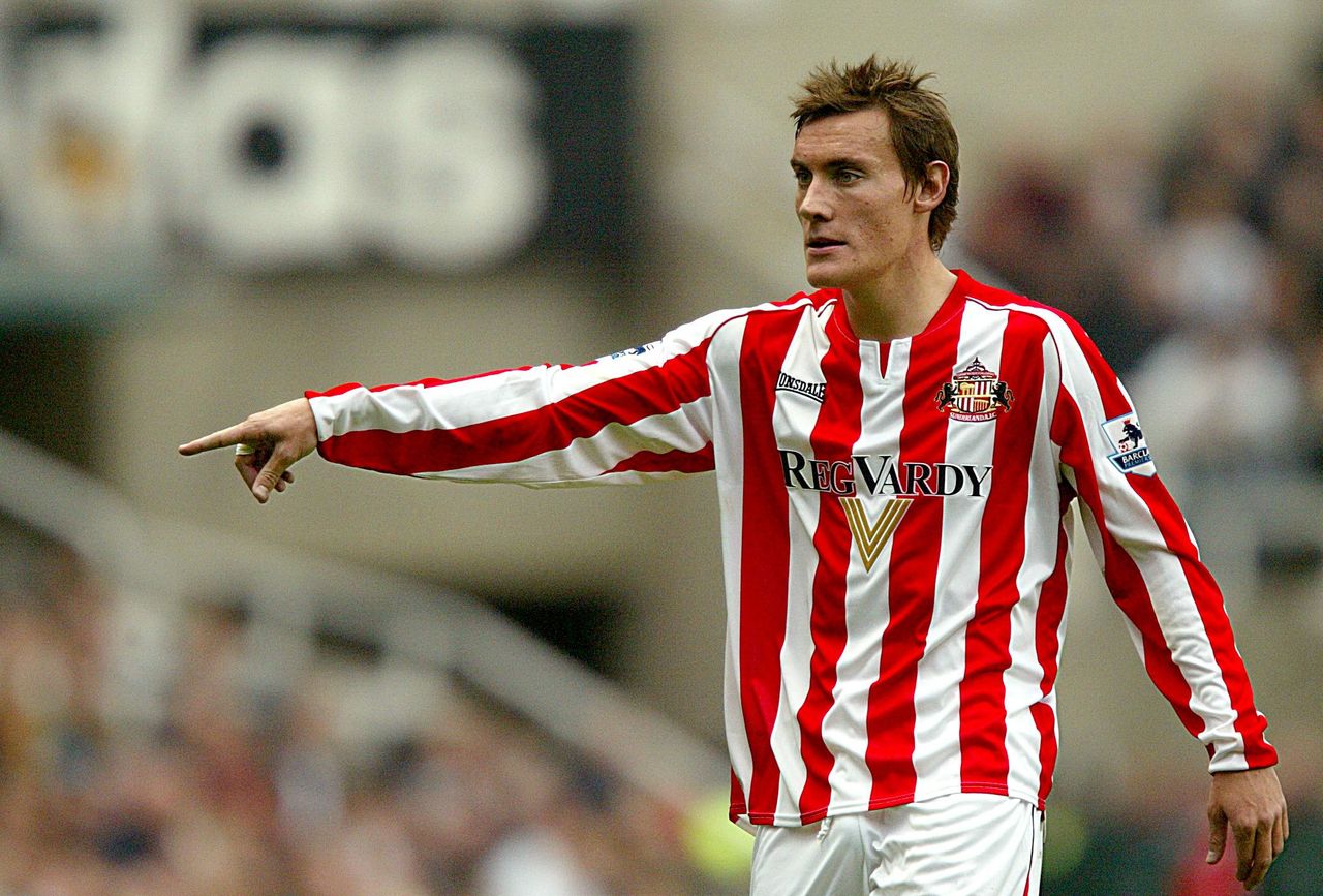 Dean Whitehead of Sunderland points during the Premier League match against Newcastle United at St. James' Park, Newcastle upon Tyne, October 2005
