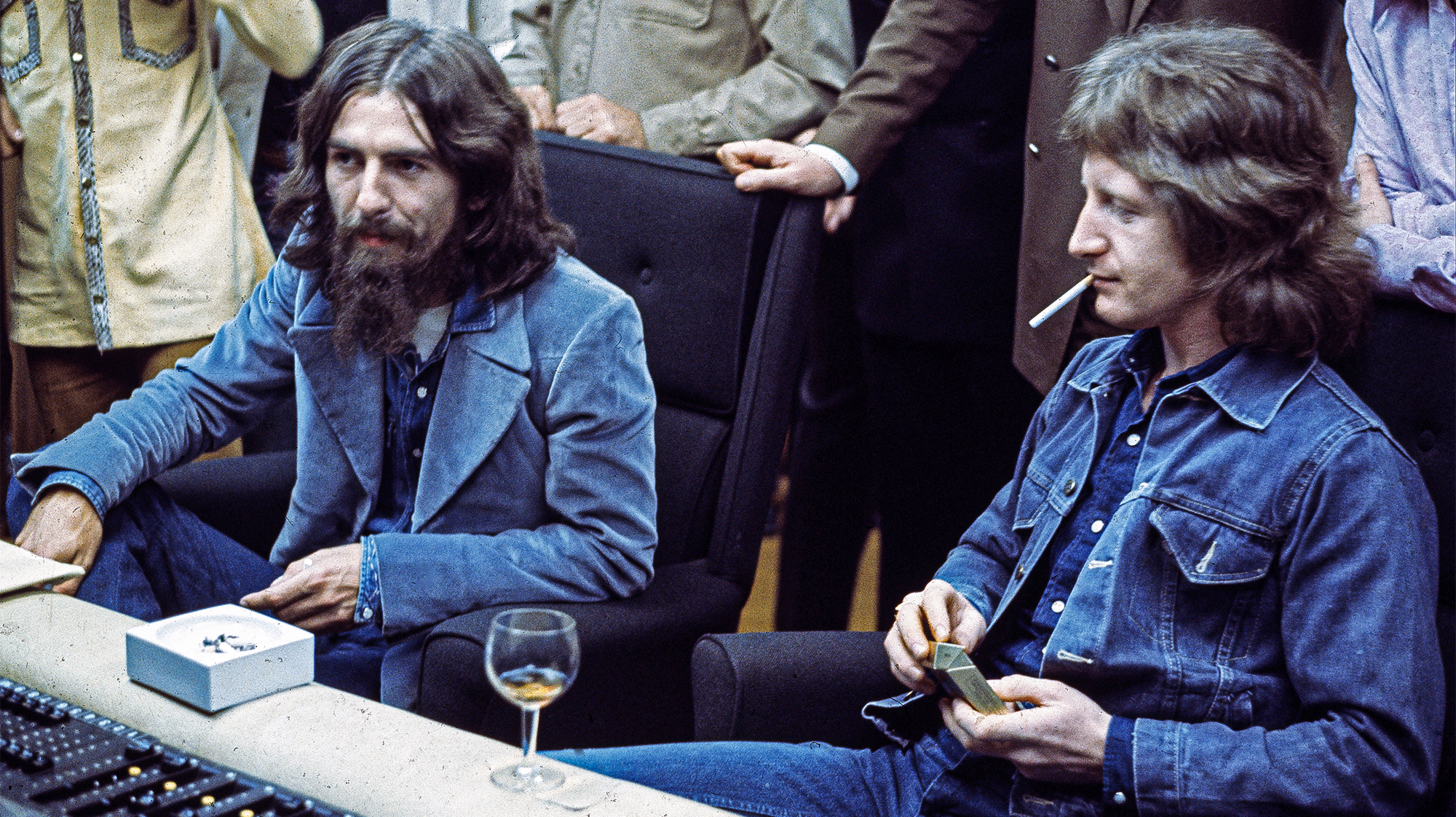 George Harrison (1943 - 2001) with Peter Ham (1947 - 1975) of Badfinger at Apple Recording Studios in London, 30th September 1971.