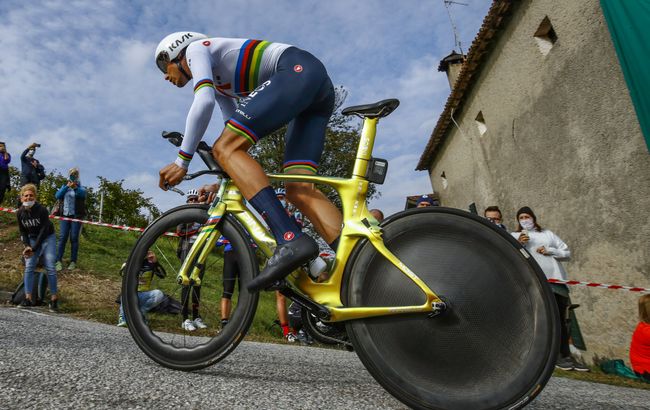 Filippo Ganna in azione sulle rampe del muro di Cà del Poggio (foto Bettini)