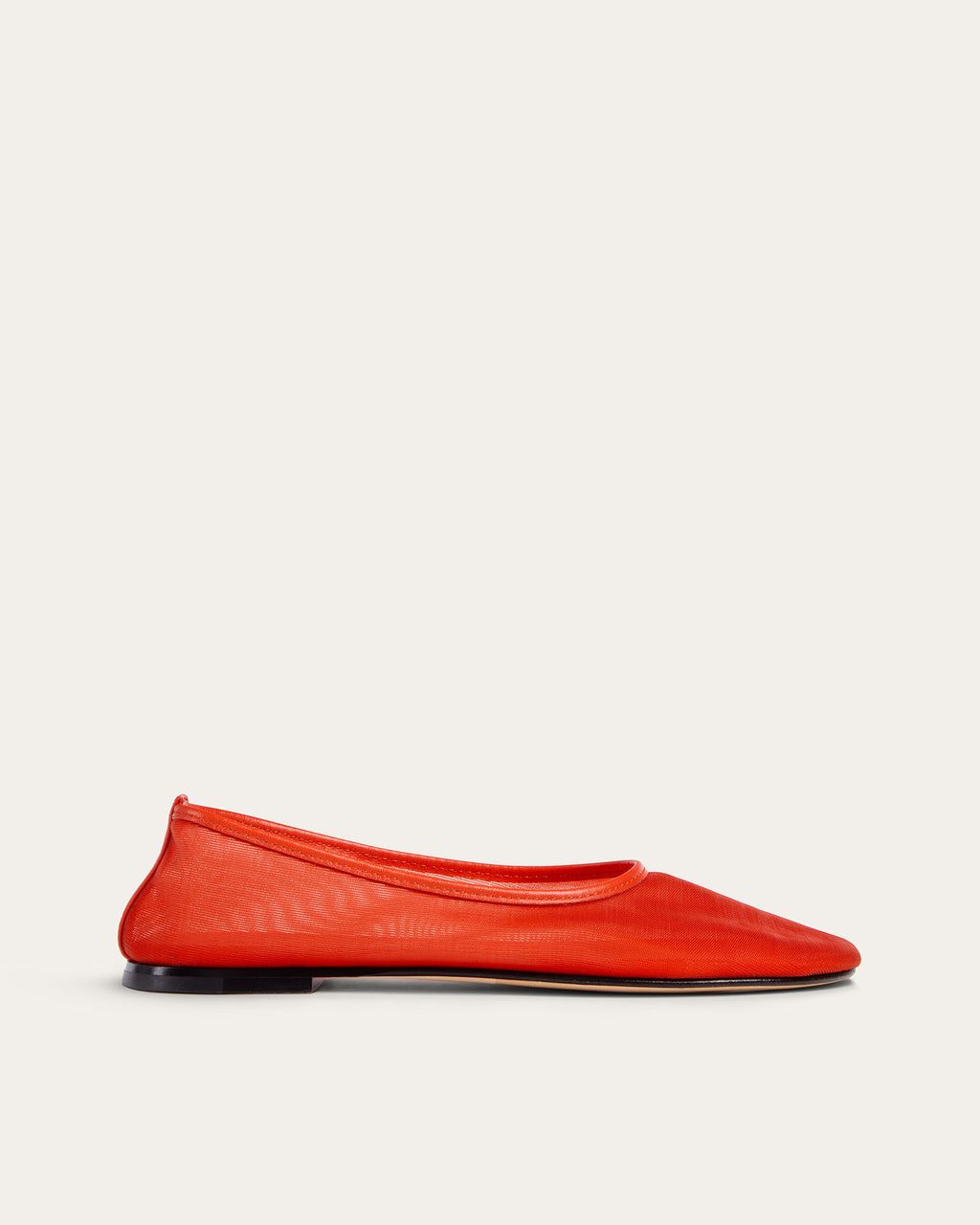 The Red Flat Shoe Trend Will Elevate Your Spring Jeans Outfits The Red Flat Shoe Trend Will Elevate Your Spring Jeans Outfits