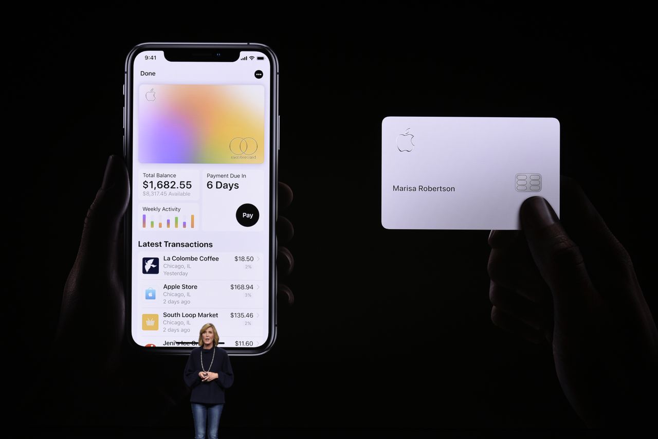 A presentation announcing Apple&amp;#039;s new credit card.