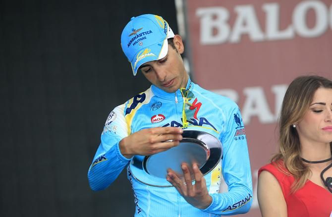 Fabio Aru examines his plaque for third place