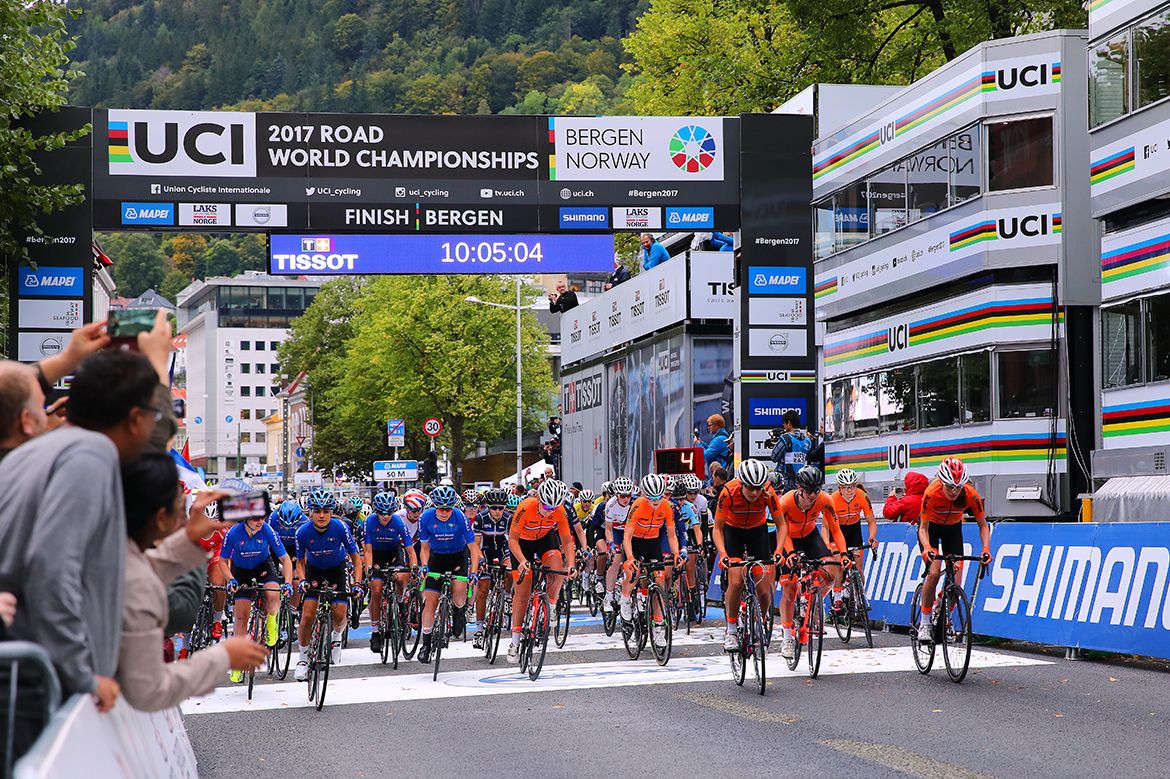 The junior women start their race