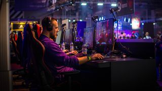 Een gamer in een esports-competitie