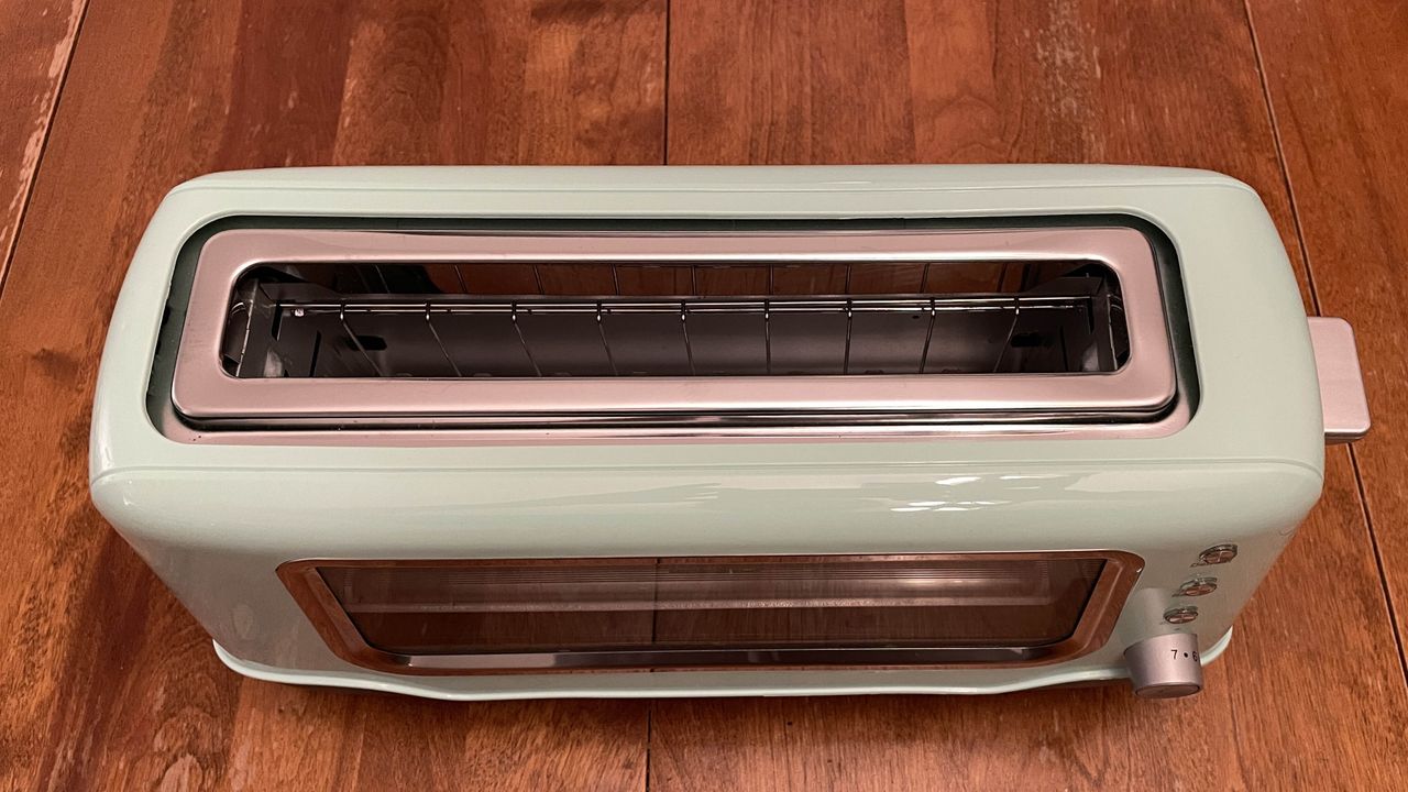DASH Clear View Toaster top view