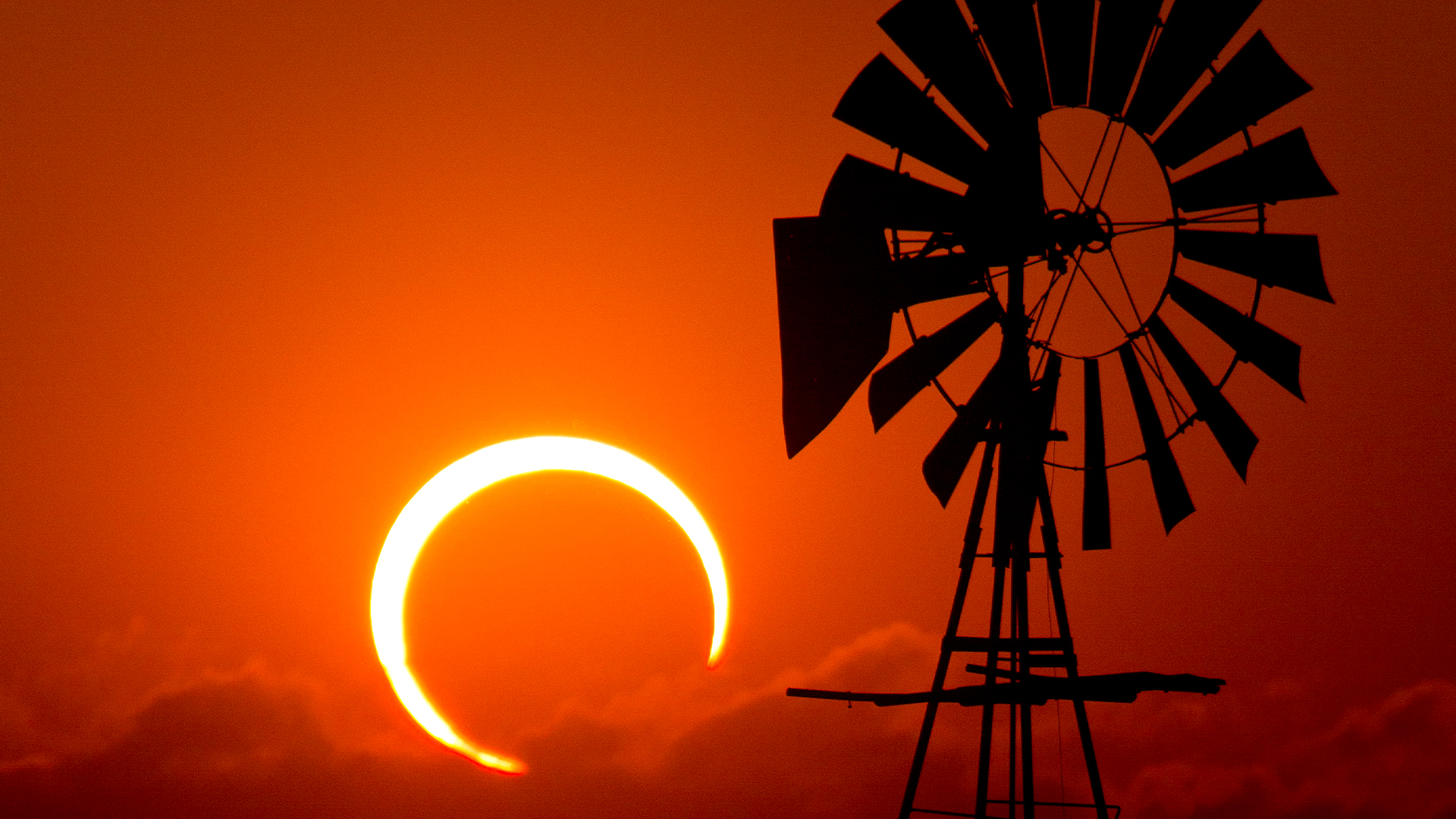 PHOTOS: 'Ring of fire' solar eclipse sparkles over Canada, U.S. - The  Weather Network