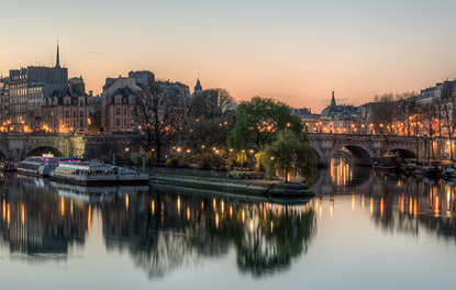 The Île de la Cité as seen from the Pont des Arts shortly before sunrise, Paris, France