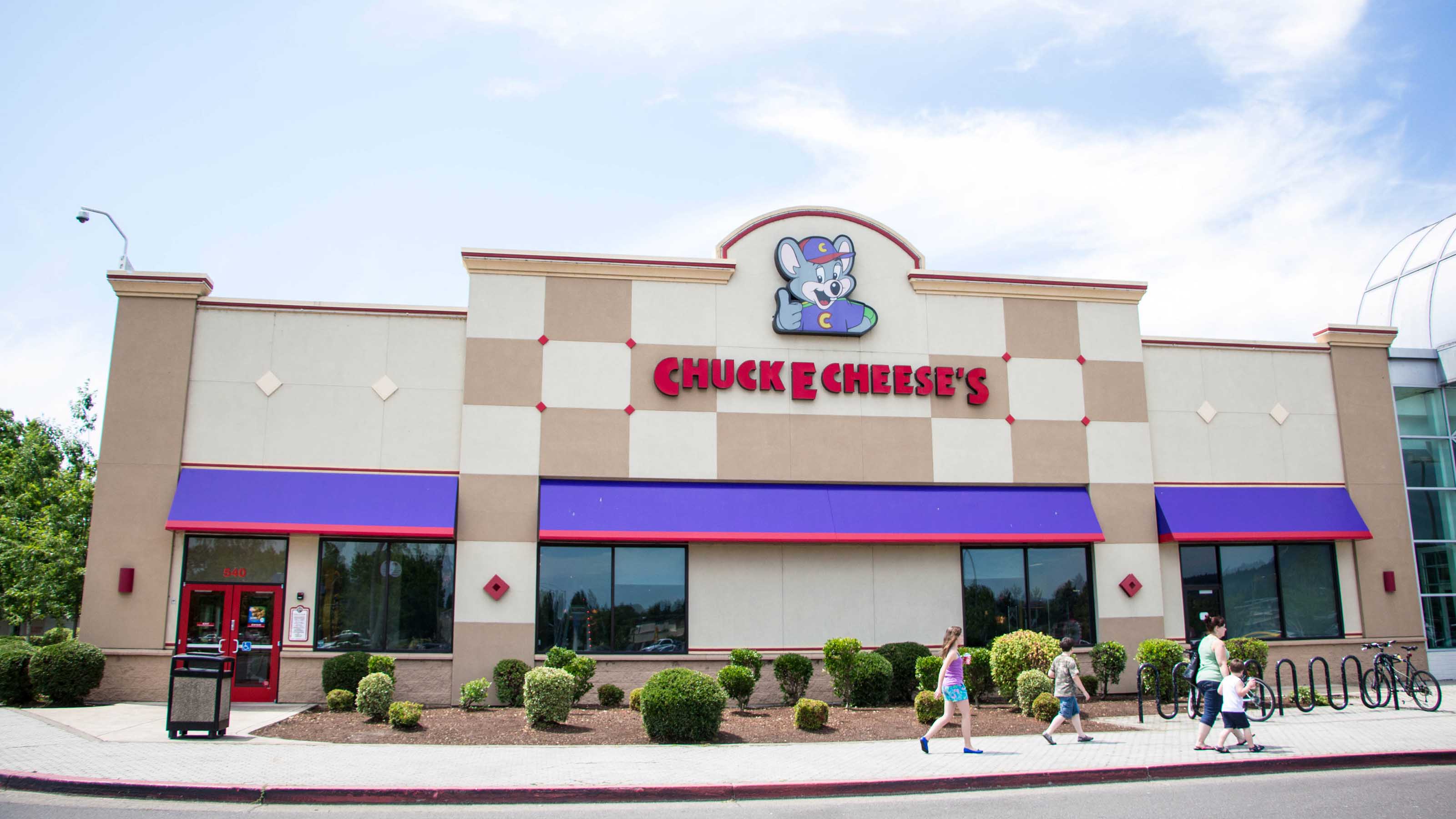 JCPenney, Pier 1 Imports, Chuck E. Cheese and 13 other chains that have  filed for bankruptcy this year 