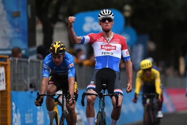 La vittoria di Mathieu Van der Poel a Gualdo Tadino (foto: Getty Images)