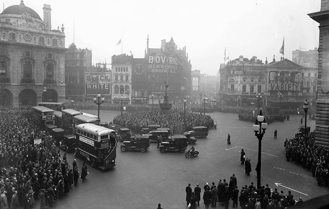 Two minutes silence at Piccadilly Circus, London on Armistice Day. (Photo by General Photographic Agency/Getty Images)