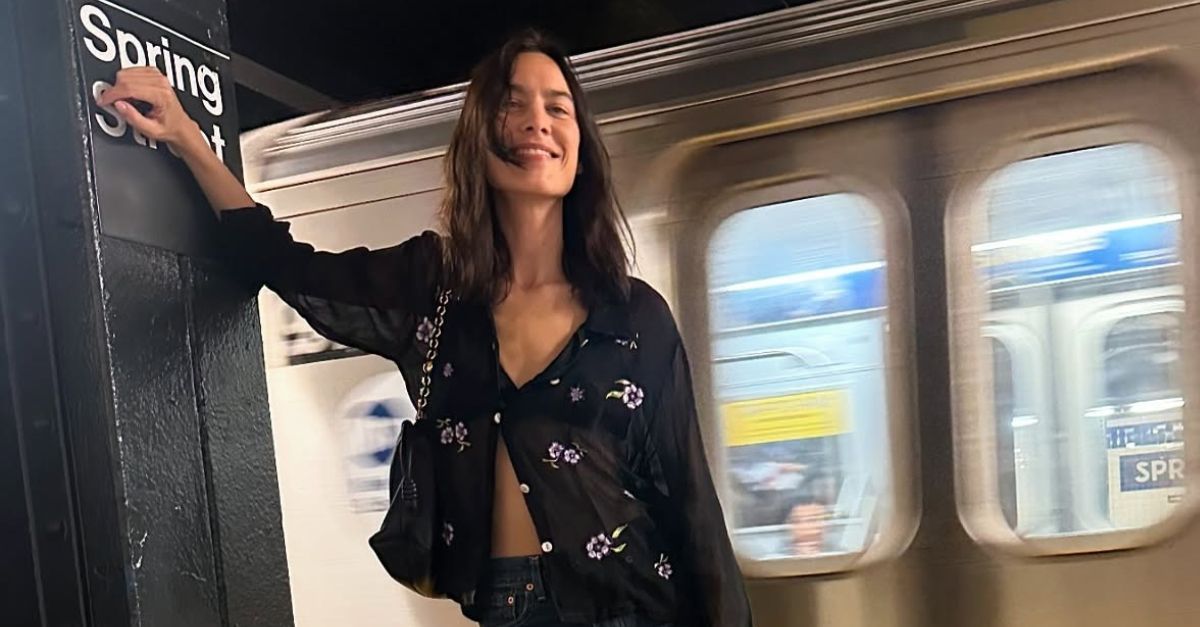 Alexa Chung Just Made Her Skinny Jeans Look Chic With These Elegant Flats