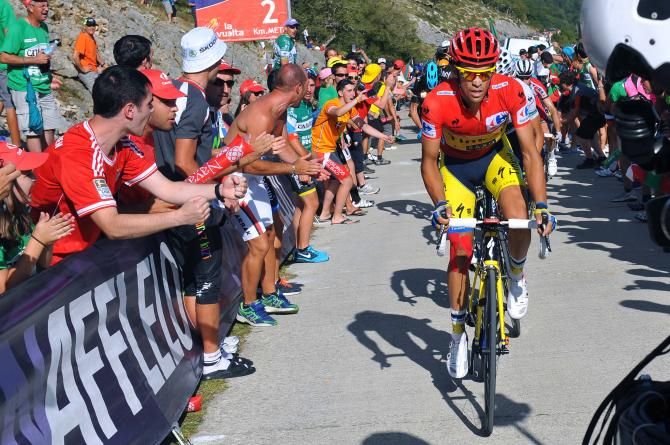 Alberto Contador (Tinkoff-Saxo) sets the pace